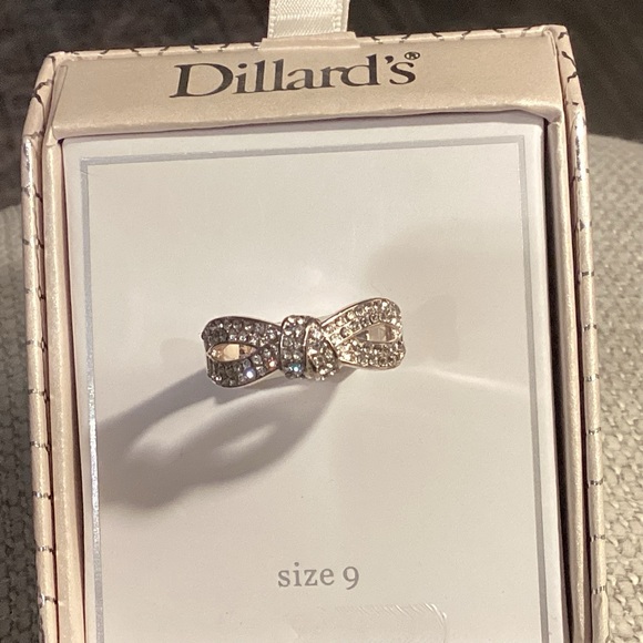 Ring in Bow Design  Size 9. Silver Tone with Clear jeweled sparkle accents NWT - Picture 1 of 4